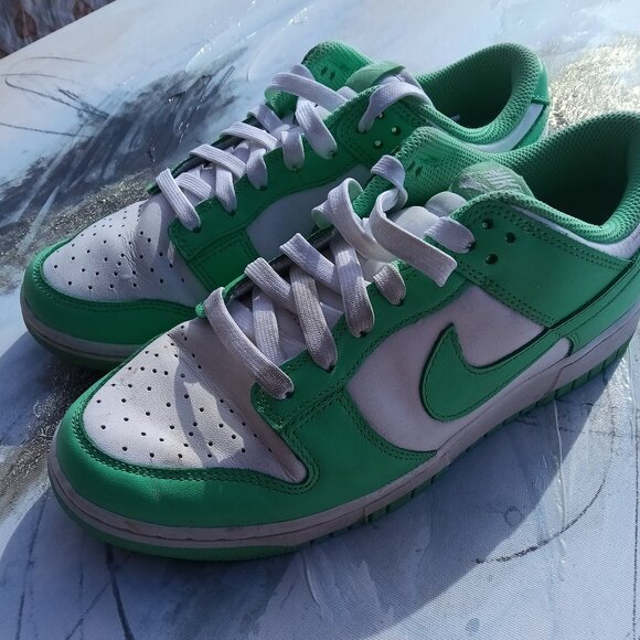 Shoes - Women's Nike sneakers.